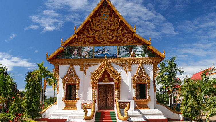Laos-Pakse-Tempel-AdobeStock_137856055.jpg