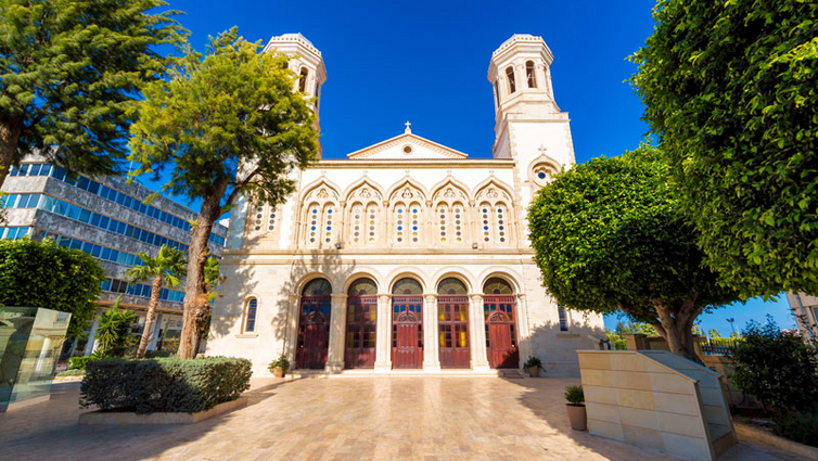 Zypern-Limassol-Kirche-Agia-Napa-AdobeStock_106490374.jpg