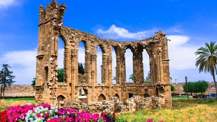 Zypern-Famagusta-Ruine-AdobeStock_219206055.jpg