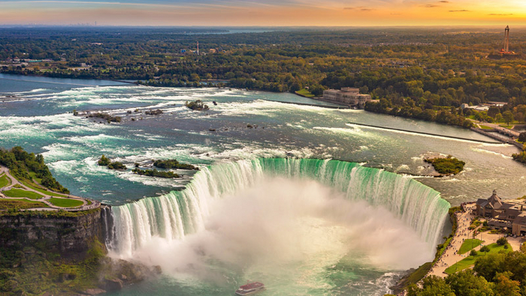 Kanada-Niagara-Horseshoe-Falls-AdobeStock_459360646.jpg