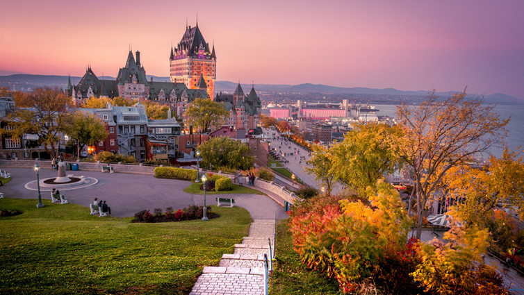 Kanada-Quebec-City-Frontenac-Herbst-AdobeStock_609737168.jpg